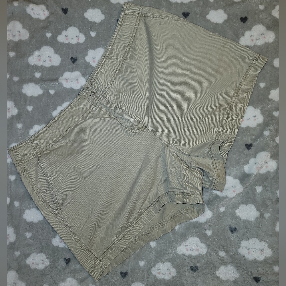 New York & Co khaki shorts women's size 16